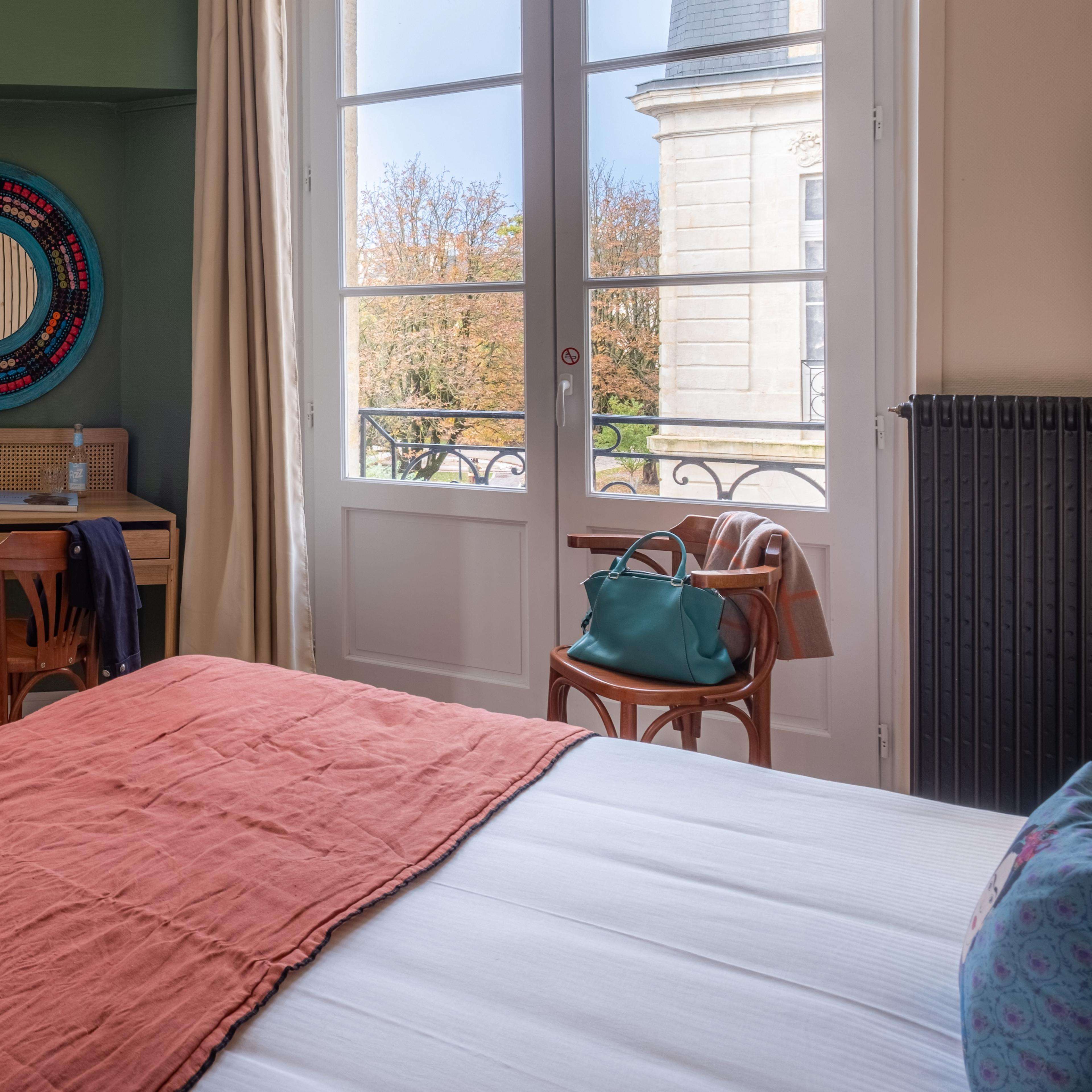 Madame Queen Deluxe Rooms