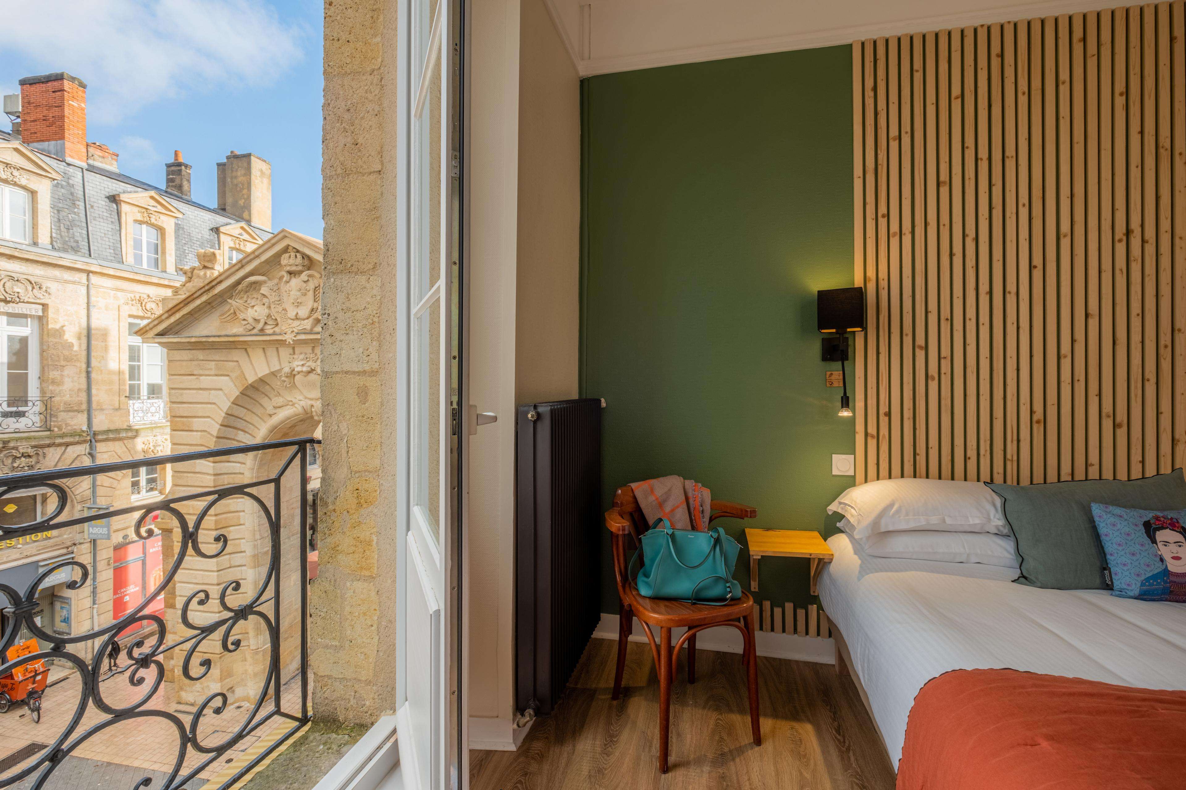 Madame Queen Deluxe Rooms