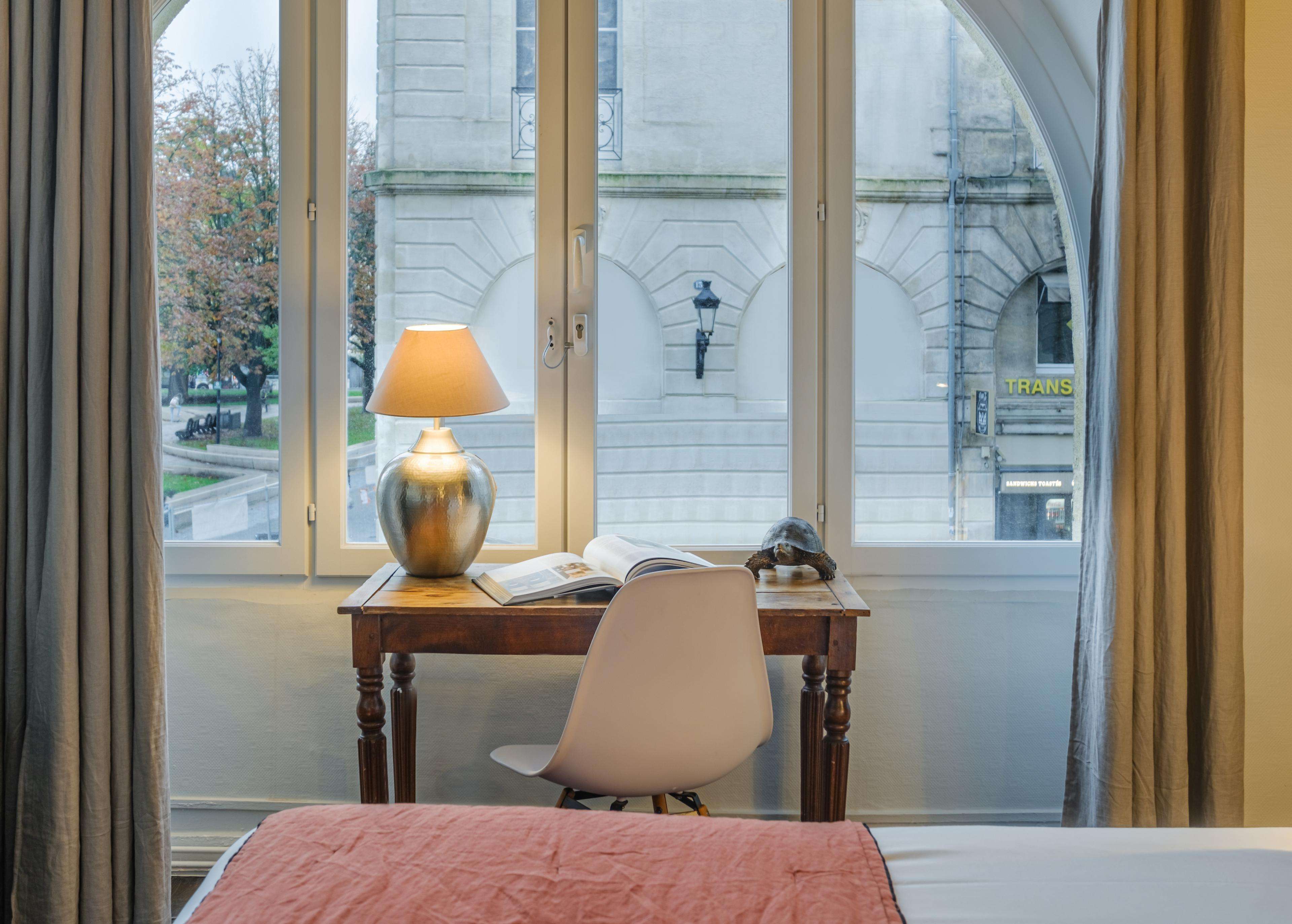 Madame Queen Deluxe Rooms