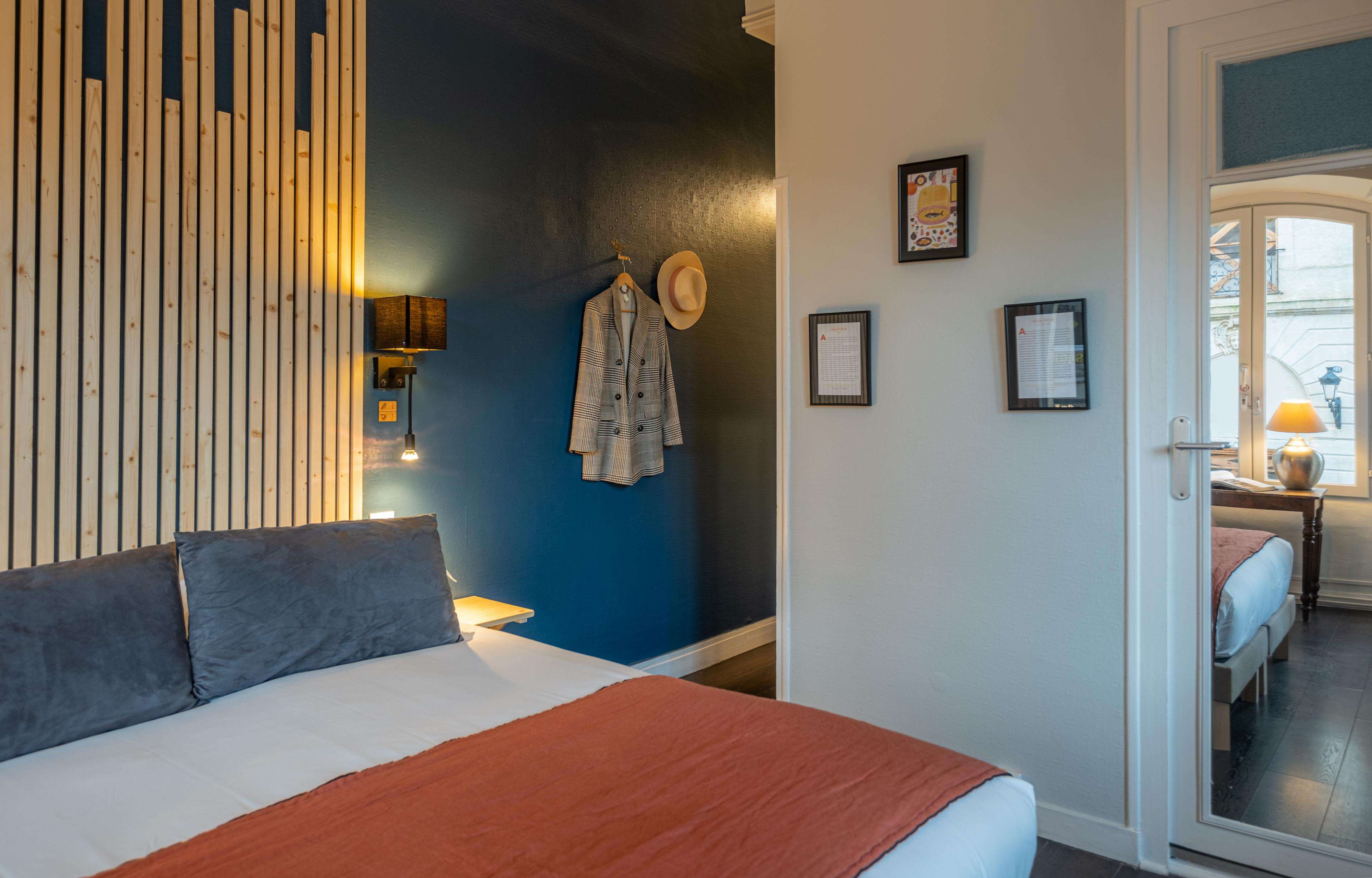 Madame Queen Deluxe Rooms