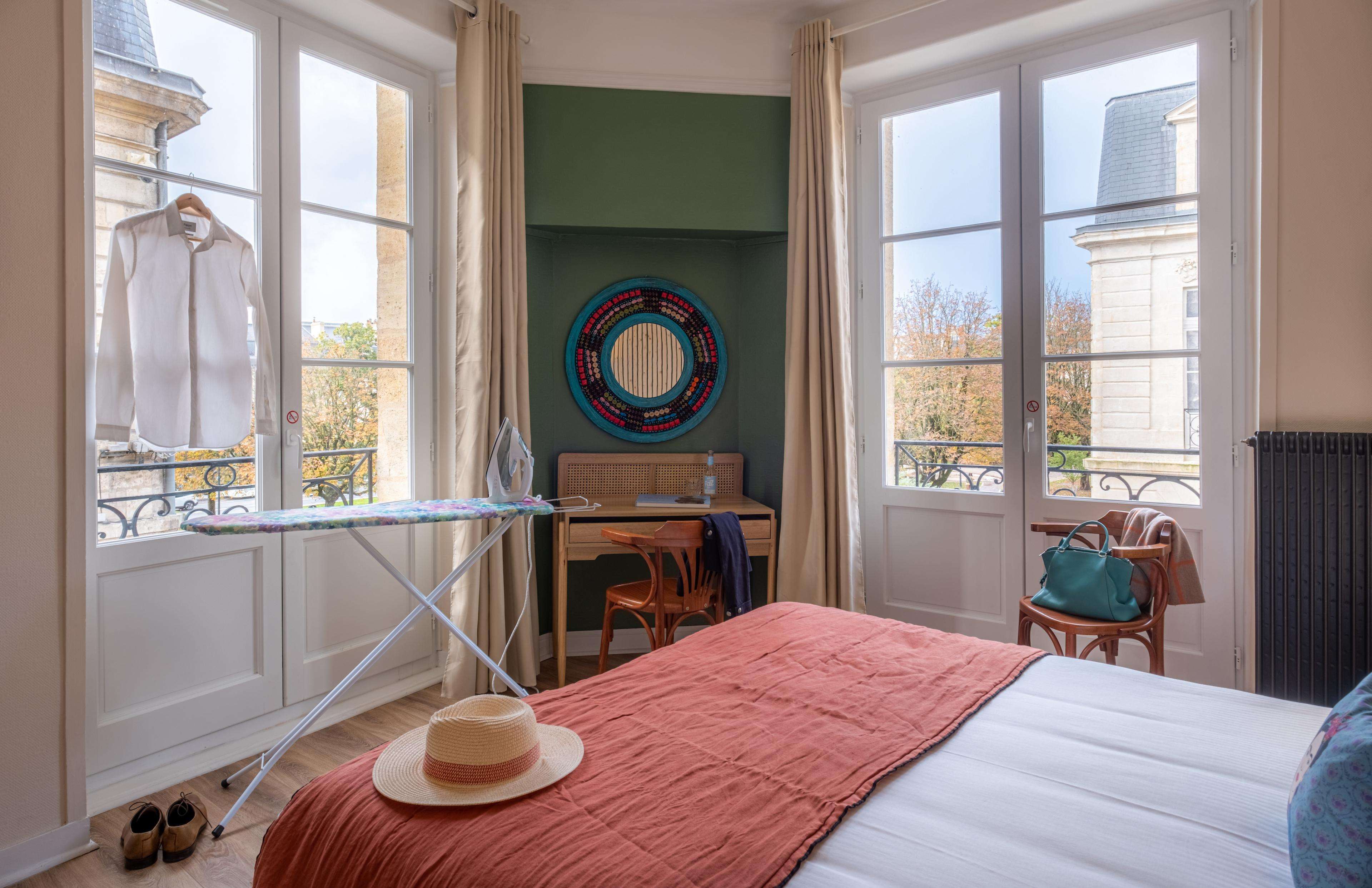 Madame Queen Deluxe Rooms